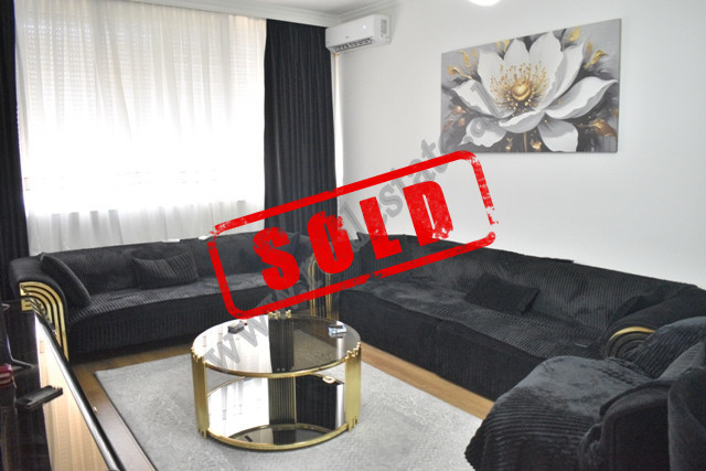 Apartament 2+1 ne shitje ne rrugen Kongresi Manastirit prane Universitetit Europian ne Tirane.
Pozi